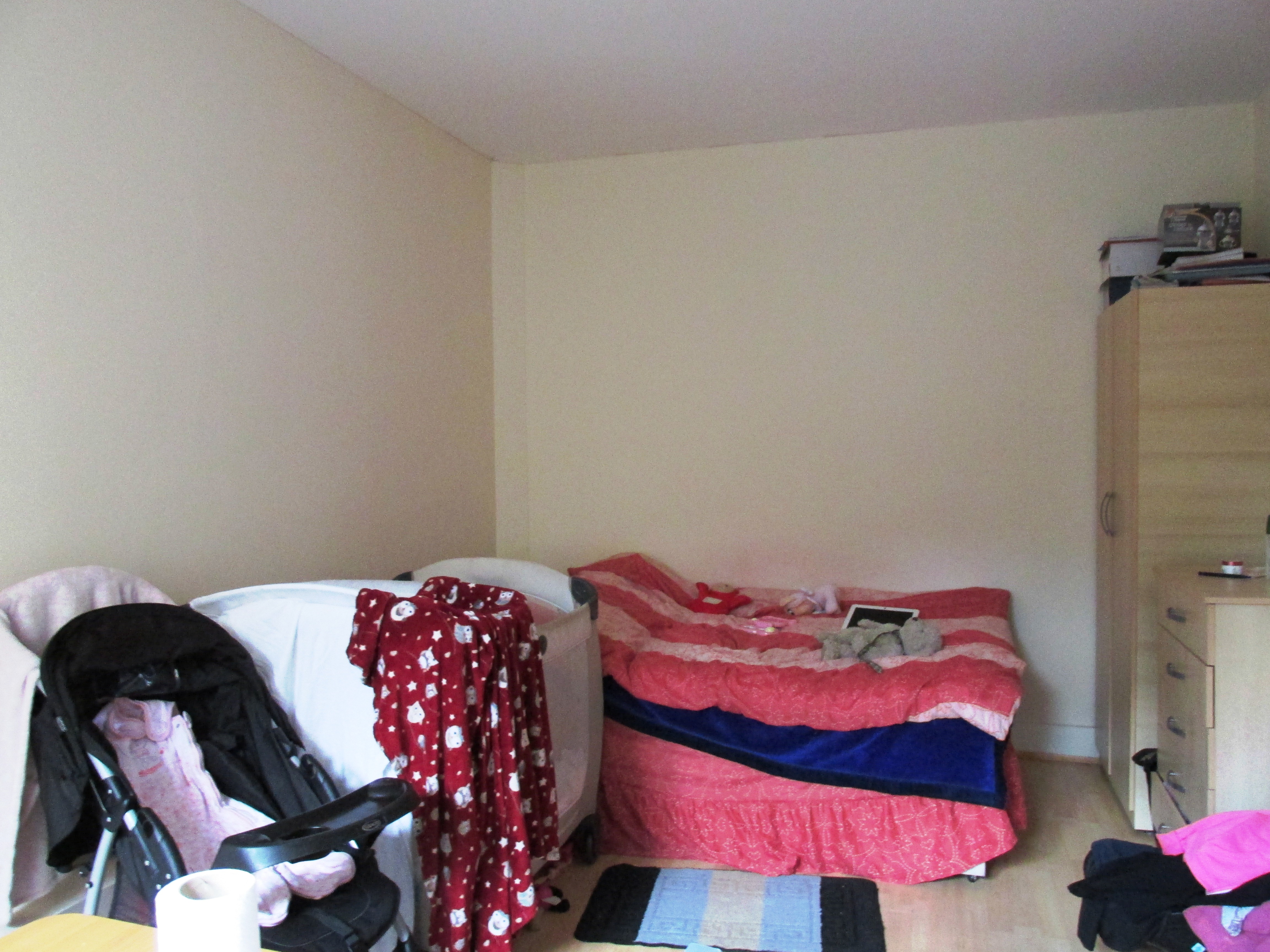 Cosy studio flat with separate bedroom and kitchen to let in Seven Sisters, N15.